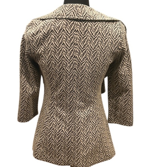 Calvin Klein women's blazer EUC in a black and white print, designed, size 4P. - Picture 4 of 9